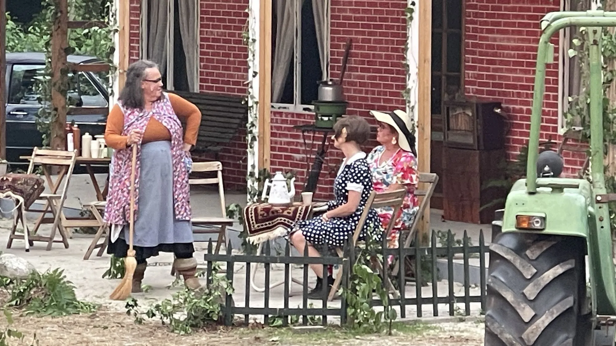 Donderbuien, Decor en de Dramaturgie