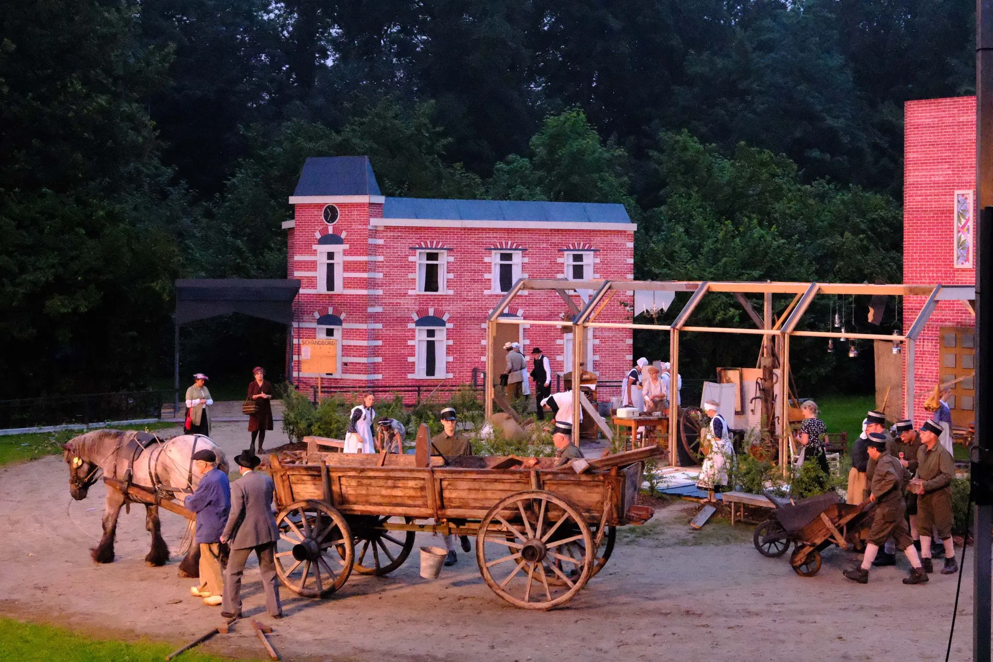 Stormachtig theater in Borculo